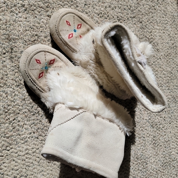 Airwalk Suede Pom Pom Moccasin Boots Aztec fur Trim / Lined 6 Native American - Picture 2 of 9